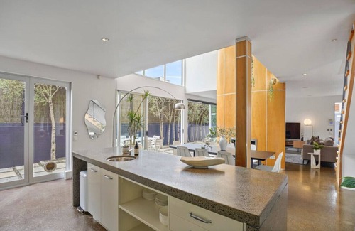 Parnell House | Central Executive Parnell Designer Home w Pool