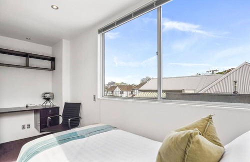 Parnell House | Central Executive Parnell Designer Home w Pool