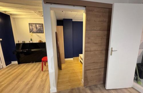 Quartier Sainte-Avoye Apartment | Central Flat for 7