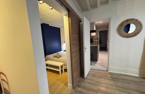 Quartier Sainte-Avoye Apartment | Central Flat for 7