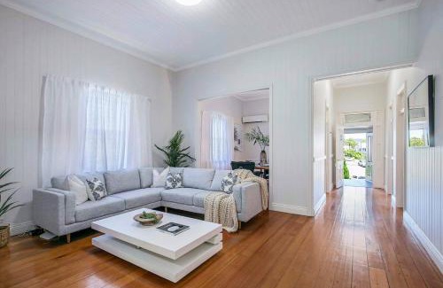 Milton House | Central Haven Milton 4BR Sleeps 10