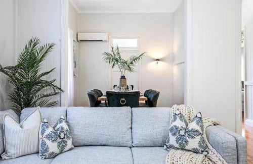Milton House | Central Haven Milton 4BR Sleeps 10
