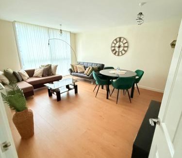Central Milton Keynes Apartment | Central Hub Flat