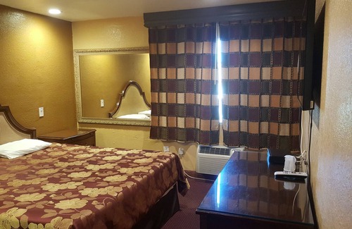 Los Angeles Hotel | Central Inn Motel on 41 Street