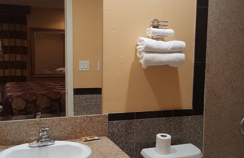 Los Angeles Hotel | Central Inn Motel on 41 Street