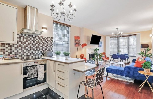 The Lanes Apartment | Central Lanes Pad - Moments From the Seafront and Royal Pavillion