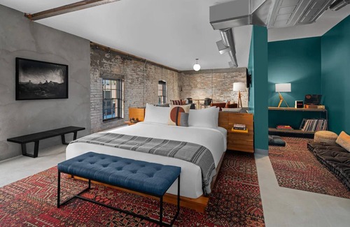 People's Freeway Hotel | Central Location, Close to Nature, Dogs Are Allowed!