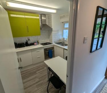 Shoreditch Apartment | Central London Rooms N1 6RJ