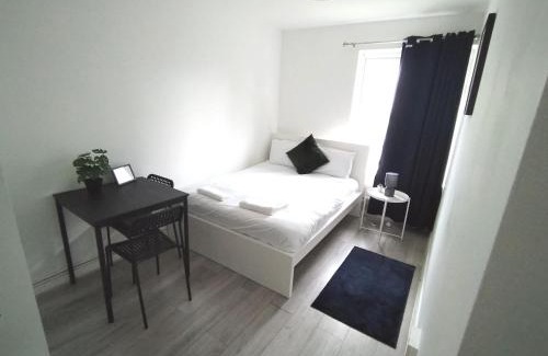 Shoreditch Apartment | Central London Rooms N1 6RJ