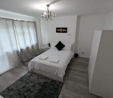 Shoreditch Apartment | Central London Rooms N1 6RJ