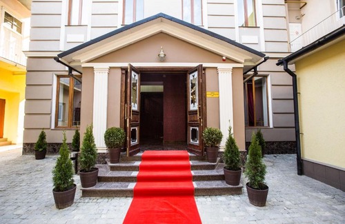 Chernovtsy Hotel | Central Magnat Cinema