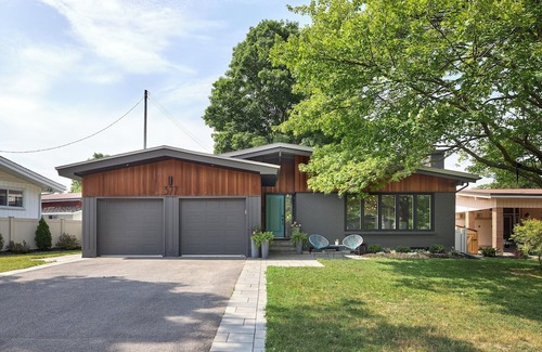 Alta Vista House | Central Modern Retreat Ideal for Families & Groups! Sleeps 7, Pet Friendly