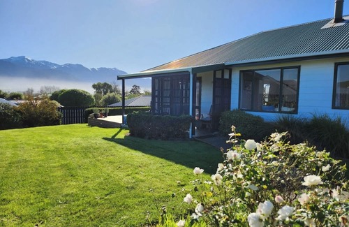 Kaikoura House | Central | Mountain Views | Spa
