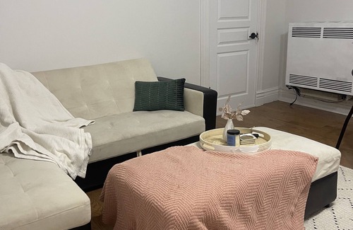 London Apartment | CENTRAL OLD EAST VILLAGE TOP UNIT: 2 bdrm, amenities close