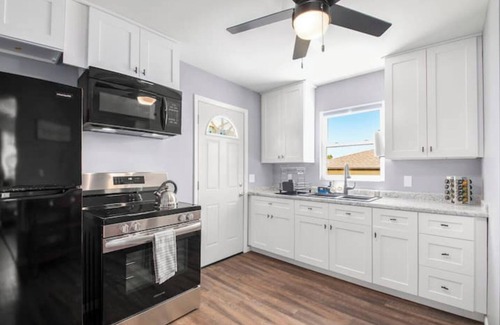 Omaha House | Central Omaha Home- perfect for business travelers