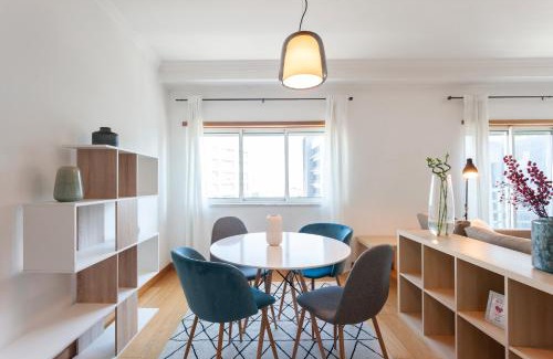 Parque das Nacoes Apartment | Central Orient Residence - Modern, spacious and sunny! By the river!