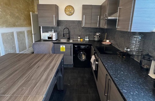 Sheffield Apartment | Central Sheffield Duplex 3-bed Apt, Sleeps 8