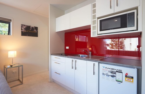 Queenstown City Centre Cottage | Central Spa Escape Studio - F1
