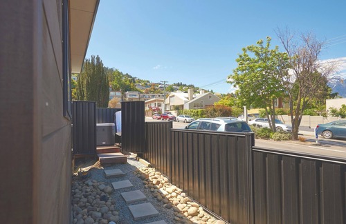 Queenstown City Centre Cottage | Central Spa Escape Studio - F1