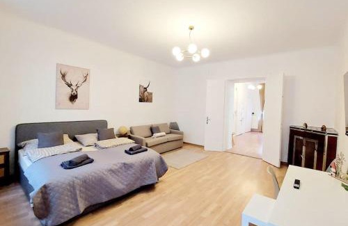 Weißgerber Apartment | Central & Spacious CheckInVienna Apartment