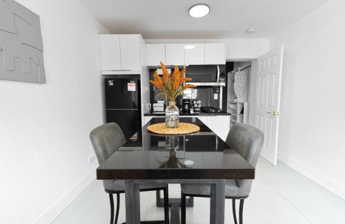 Miami Gardens Apartment | Central Studio Quiet & Close To Hard Rock