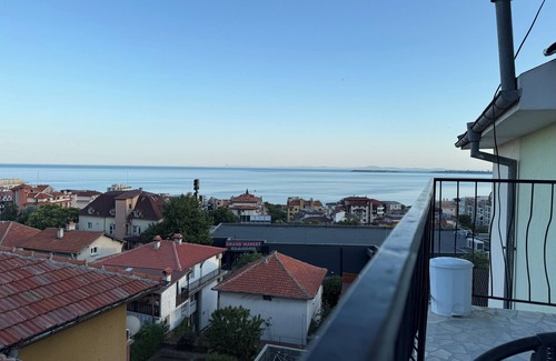 Sveti Vlas Apartment | Central Studios with Sea View