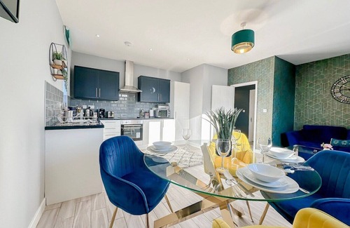 Whitton Apartment | Central Stylish One Bedroom Unit in Twickenham