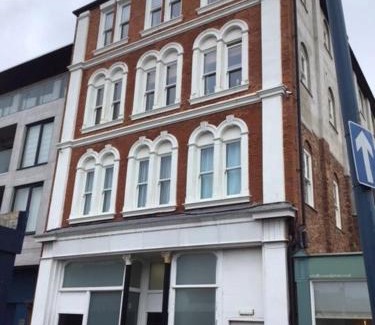 Teignmouth Apartment | Central Teignmouth - sleeps 4 - Pets Allowed