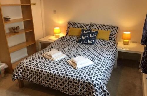 Teignmouth Apartment | Central Teignmouth - sleeps 4 - Pets Allowed
