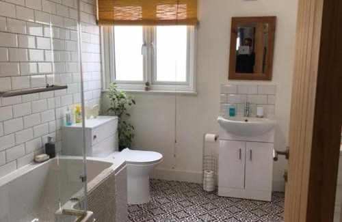 Teignmouth Apartment | Central Teignmouth - sleeps 4 - Pets Allowed
