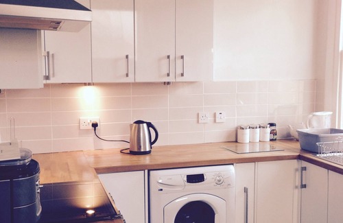 Liverpool House | Central to all Beatles attractions in heart of Woolton Village (free parking)