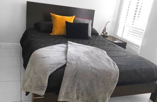 Highland Park Apartment | Central to Theme Parks, Major Beaches, Attractions - Sleeps 2 - Shared Pool