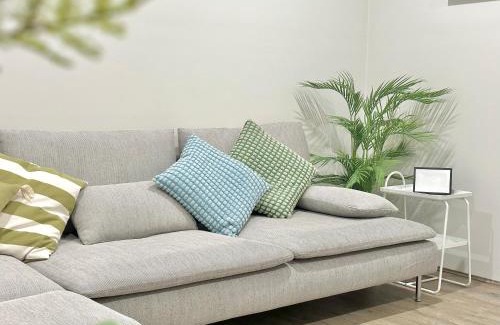 East Victoria Park Villa | Central Vic Park Gem - Walk to Food Strip and More
