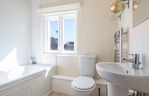 Bristol Floating Harbour Apartment | Centrally-located Flat in Stunning Period Building