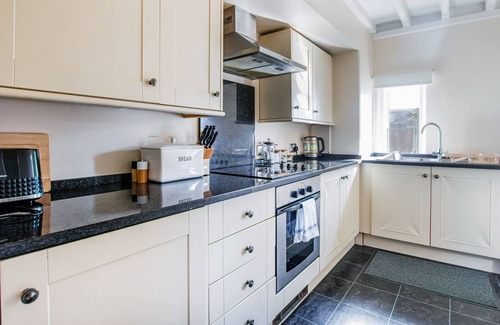 Bristol Floating Harbour Apartment | Centrally-located Flat in Stunning Period Building