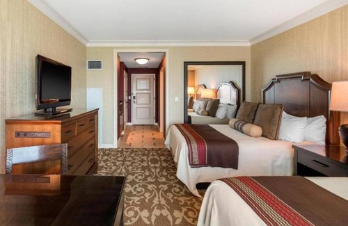 Downtown Fort Worth Apartment | Centrally located in downtown Fort Worth, Texas, this hotel offers sophisticated style .