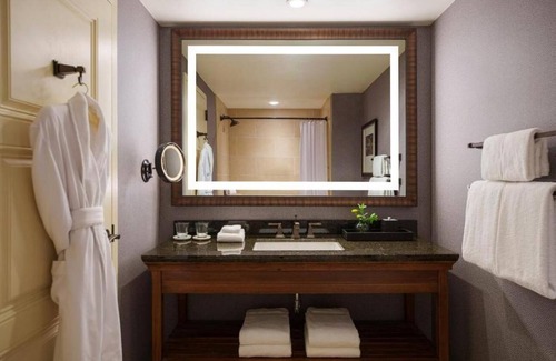 Downtown Fort Worth Apartment | Centrally located in downtown Fort Worth, Texas, this hotel offers sophisticated style .