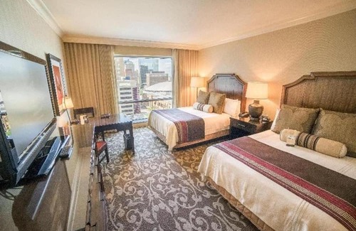 Downtown Fort Worth Apartment | Centrally located in downtown Fort Worth, Texas, this hotel offers sophisticated style .