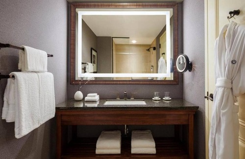 Downtown Fort Worth Apartment | Centrally located in downtown Fort Worth, Texas, this hotel offers sophisticated style .