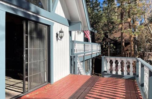 Big Bear Lake Ski Chalet | Centrally Located large 3 Bedrm/Available EV Charg