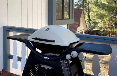 Big Bear Lake Ski Chalet | Centrally Located large 3 Bedrm/Available EV Charg