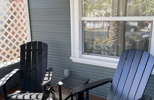 Southeastern Sacramento House | Centrally-located modern Sacramento bungalow