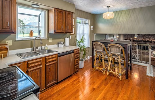 Florence House | Centrally Located near airport, Museums, and More, with 4 BRs and 3 Full Baths