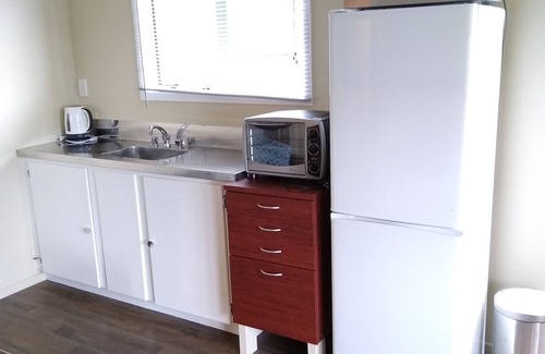New Plymouth Cottage | Centrally located cottage in quiet location