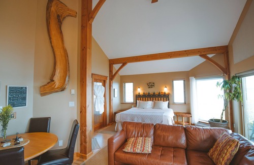 West Sechelt Apartment | Centrally located on British Columbia's beautiful Sunshine Coast