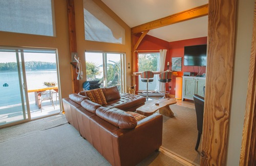 West Sechelt Apartment | Centrally located on British Columbia's beautiful Sunshine Coast
