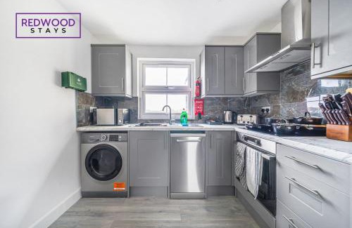 Rushmoor District Apartment | Centrally Located Serviced Apartments in Aldershot Town Centre, Free WiFi By Redwood Stays