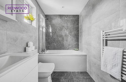 Rushmoor District Apartment | Centrally Located Serviced Apartments in Aldershot Town Centre, Free WiFi By Redwood Stays