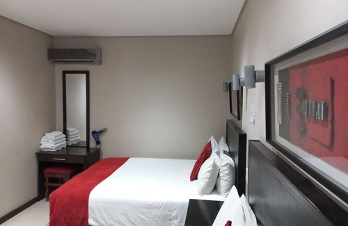 Greater Johannesburg Metropolitan Area Hotel | Centrally located in the heart of a rich historical suburb.