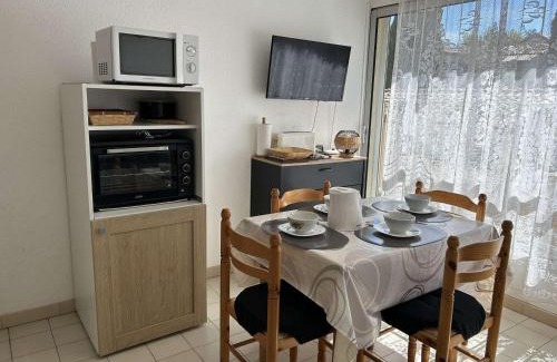 Le Grau-Du-Roi Apartment | Centre-ville, proche plage - Appt 2P cabine, 4 pers avec parking privé, Le Grau-du-Roi - FR-1-250-114